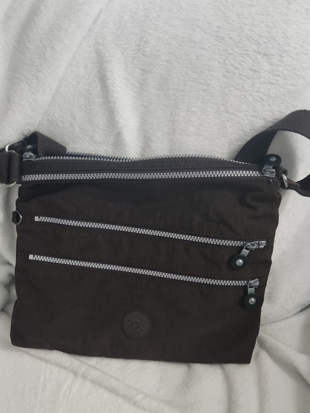 Kipling Brown Crossbody 2 front zipper Pockets- No Kipling Monkey Good Condition